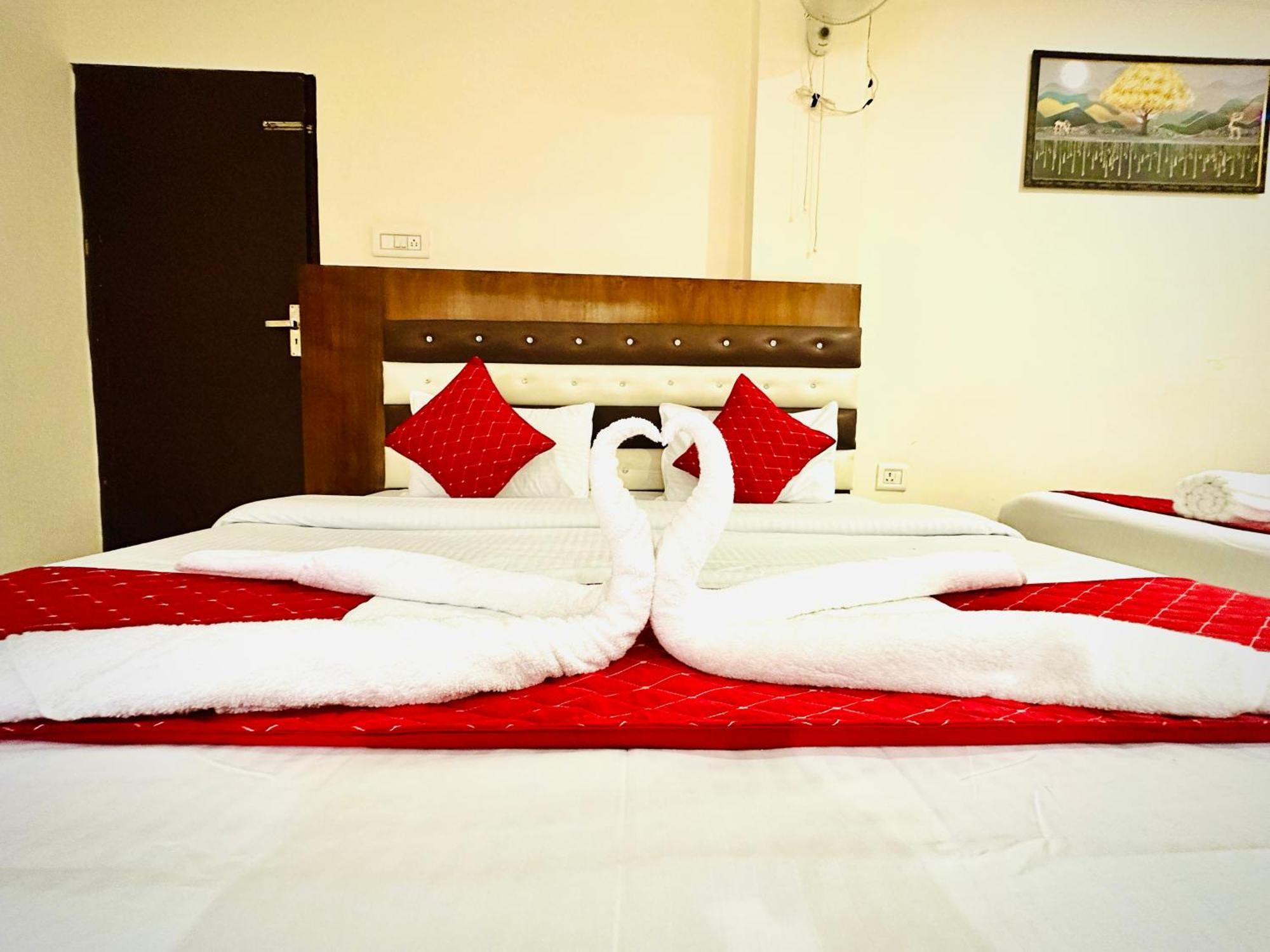 Hotel Vansh-A Hotel With Private Lawn And Parking Kasol Dış mekan fotoğraf